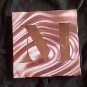 Elegant Pink and Gold Decorative Box